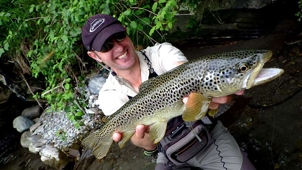 vidéo souvenir d'une truite capturée à la mouche en 2011